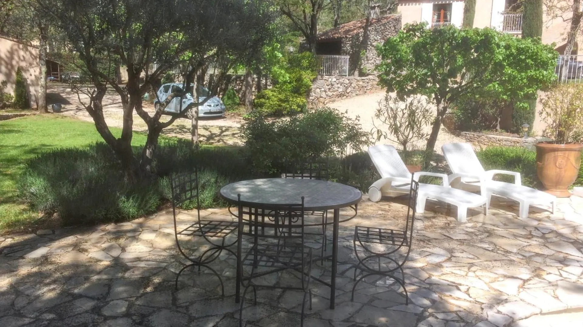 Villa Spacieuse Avec Piscine A Saint Maximin